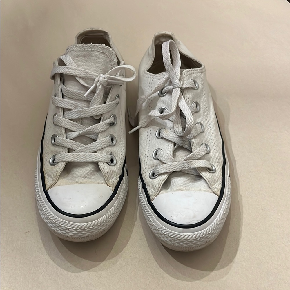 Converse White Canvas Sneakers Timeless Design Casual Wear